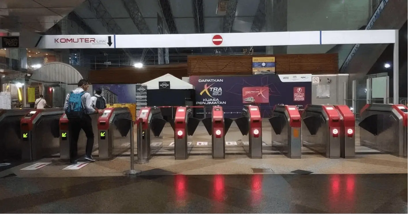 Como gerenciar autorização de acesso para catracas de controle de acesso?