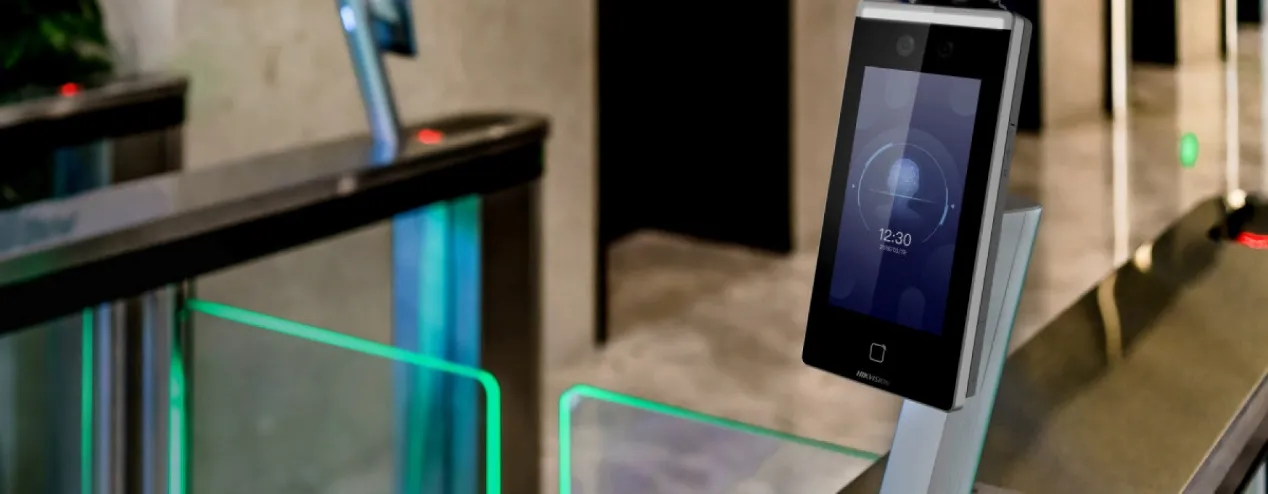 ​Controle de acesso de reconhecimento facial no campus: diga adeus às identidades perdidas, permita acesso contínuo